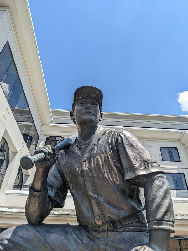 statue